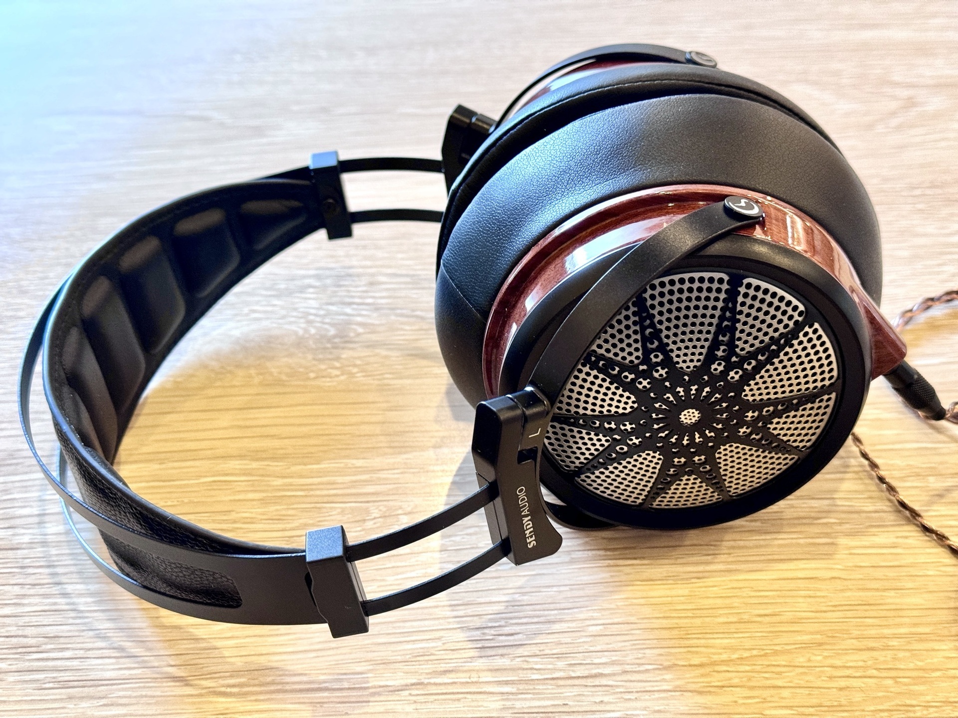 SENDY AUDIOの平面型ヘッドフォンPeacock、Apolloレビュー: Music TO GO!