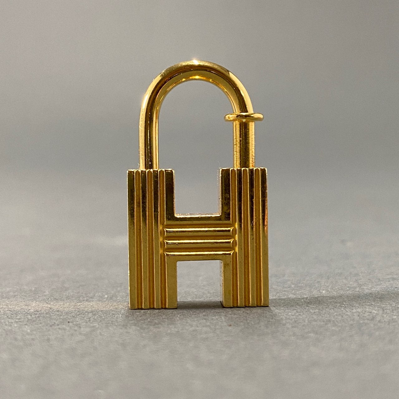 L9 希少☆HERMES エルメス カデナ アッシュ Hモチーフ H2000 新世紀の