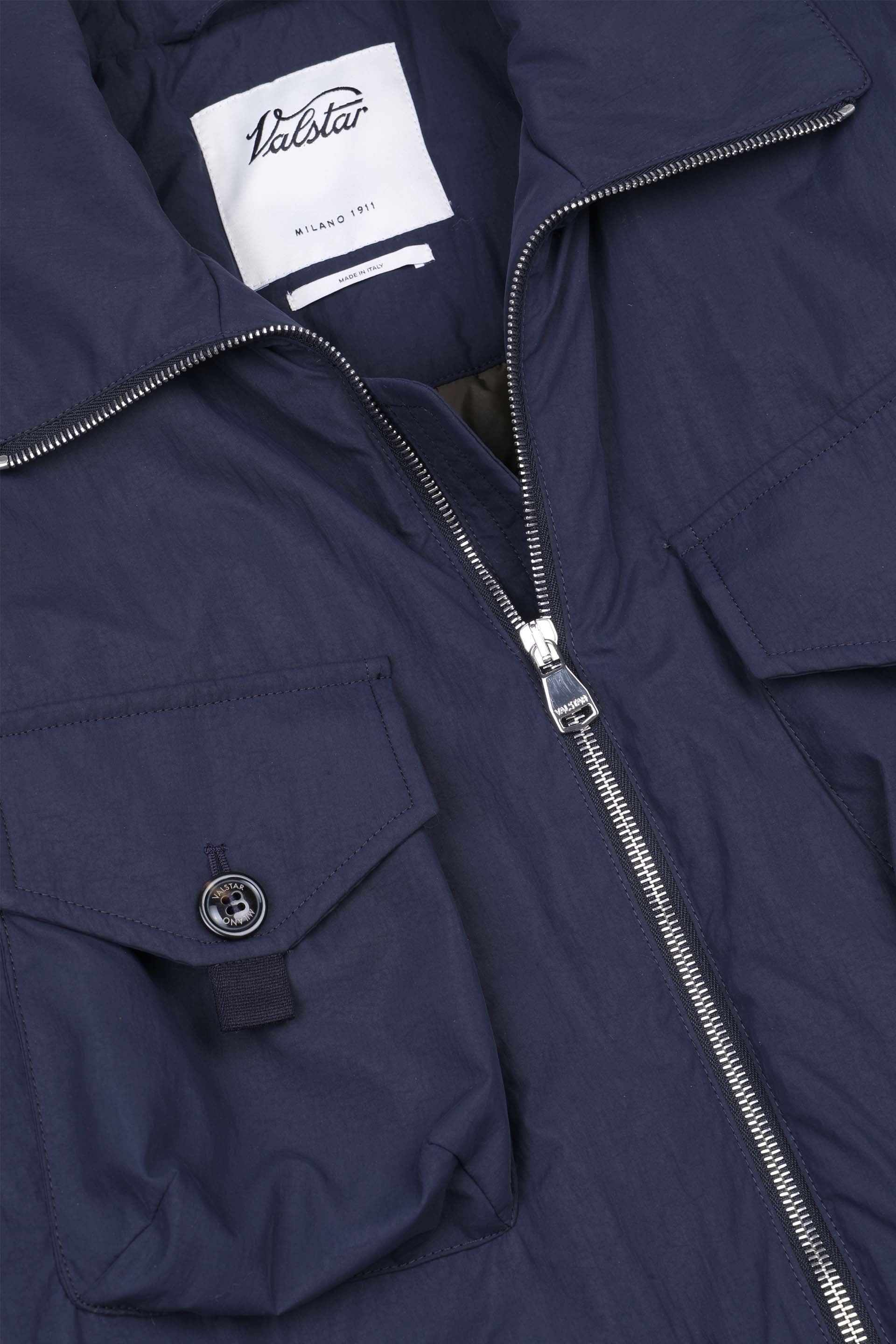 George padded field jacket in water repellent technical fabric. Blue -