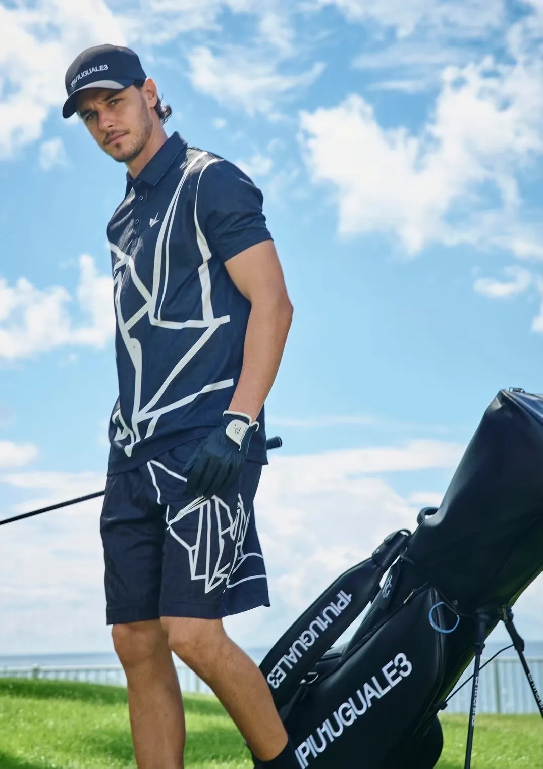 1PIU1UGUALE3 GOLF】『折鶴』のロゴに日本の美意識が宿るゴルフウェア