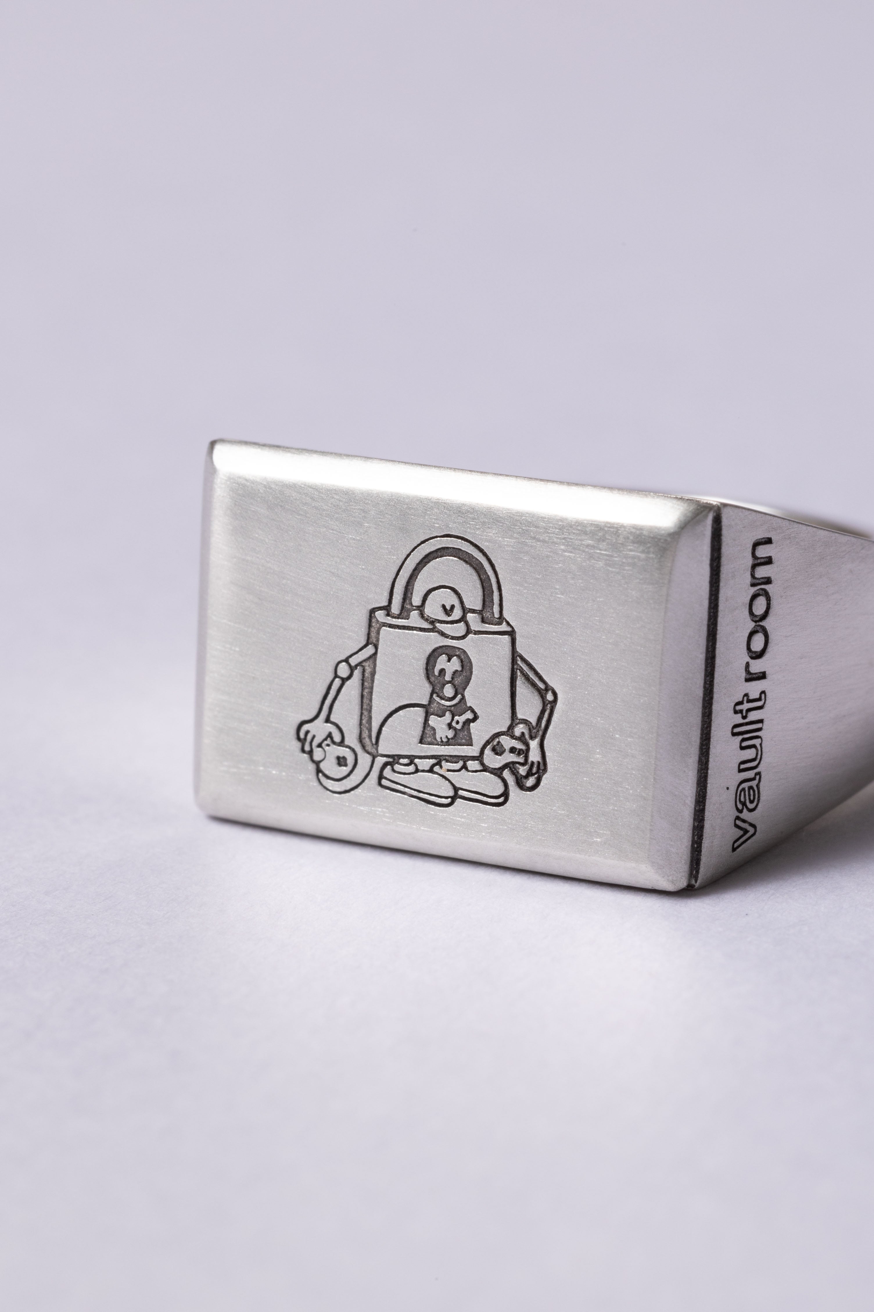 RECTANGLE RING – VAULTROOM