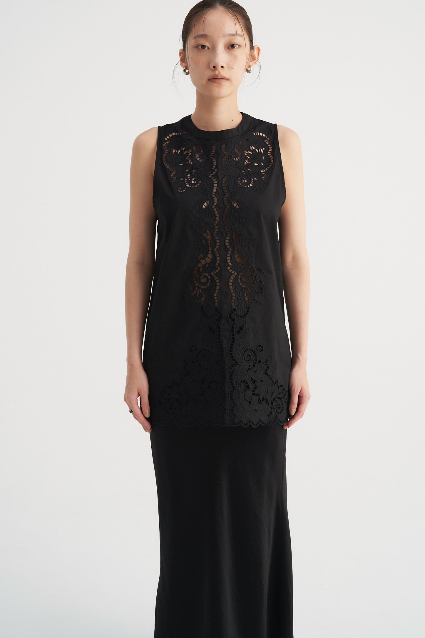 Scallop embroidery blouse – Venica