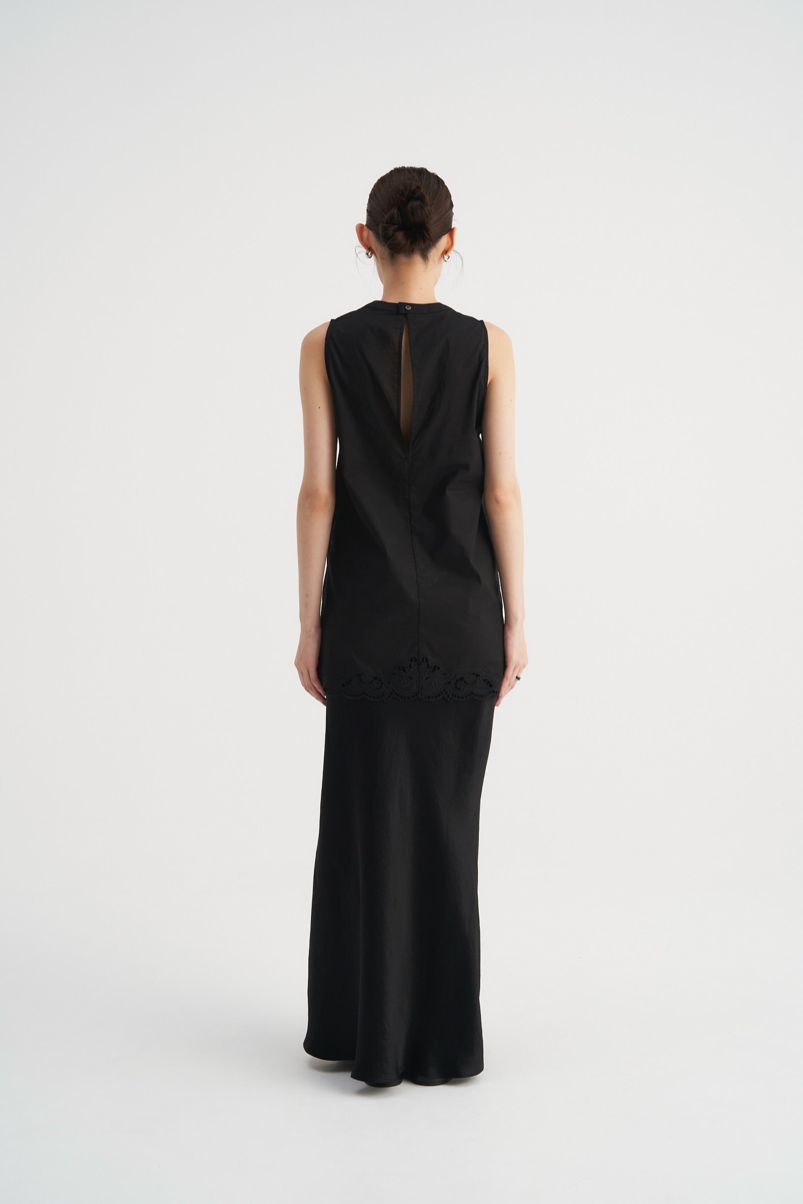 Scallop embroidery blouse – Venica