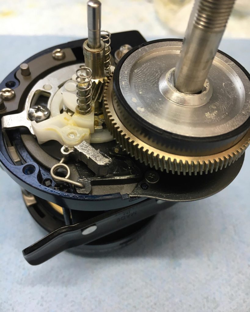 ダイワ 21ソルティガIC300 オーバーホール - 関西・兵庫でリールの