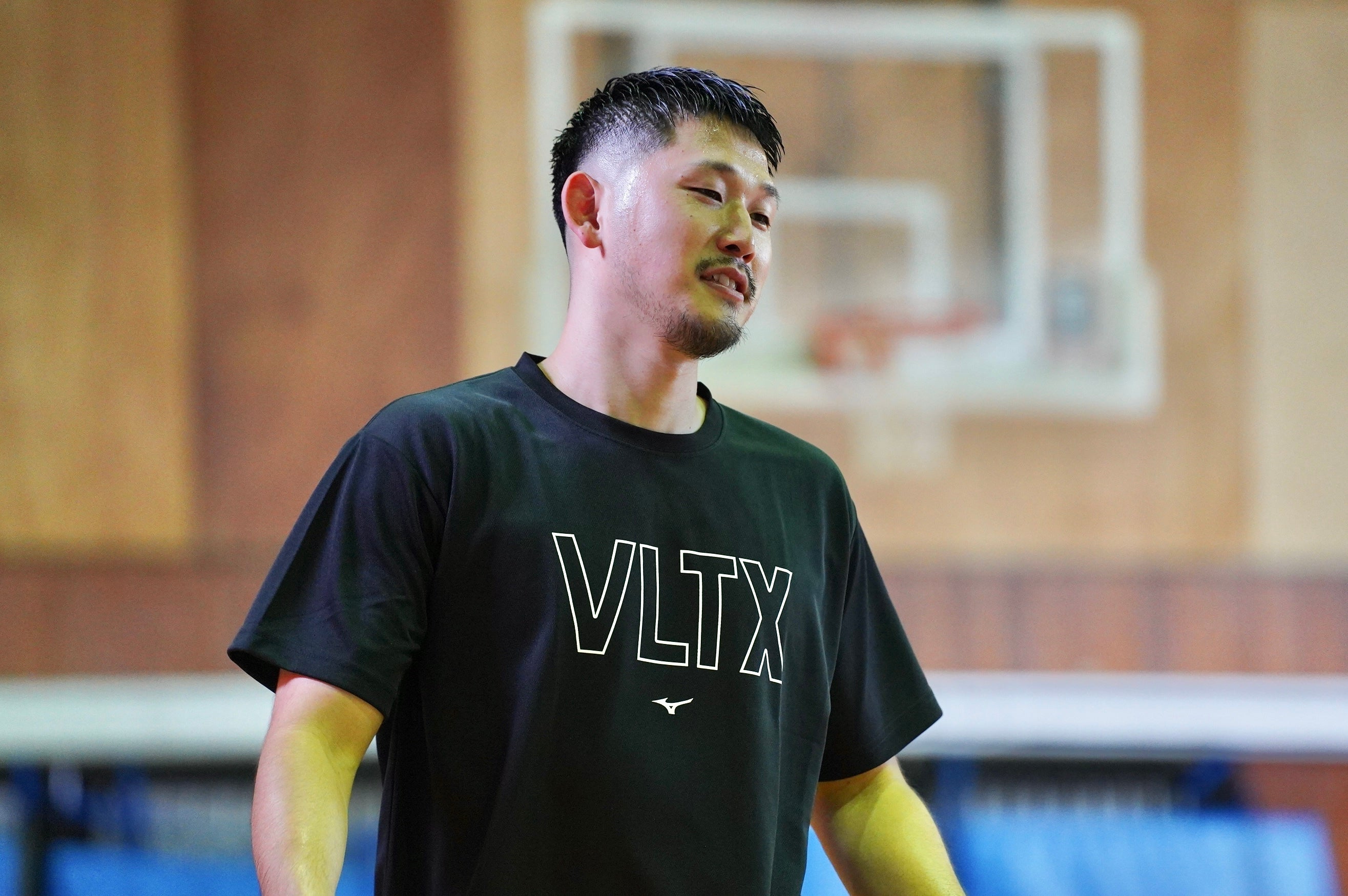 ☆送料込み ベルテックス静岡 岡田雄三選手 直筆サイン Tシャツ