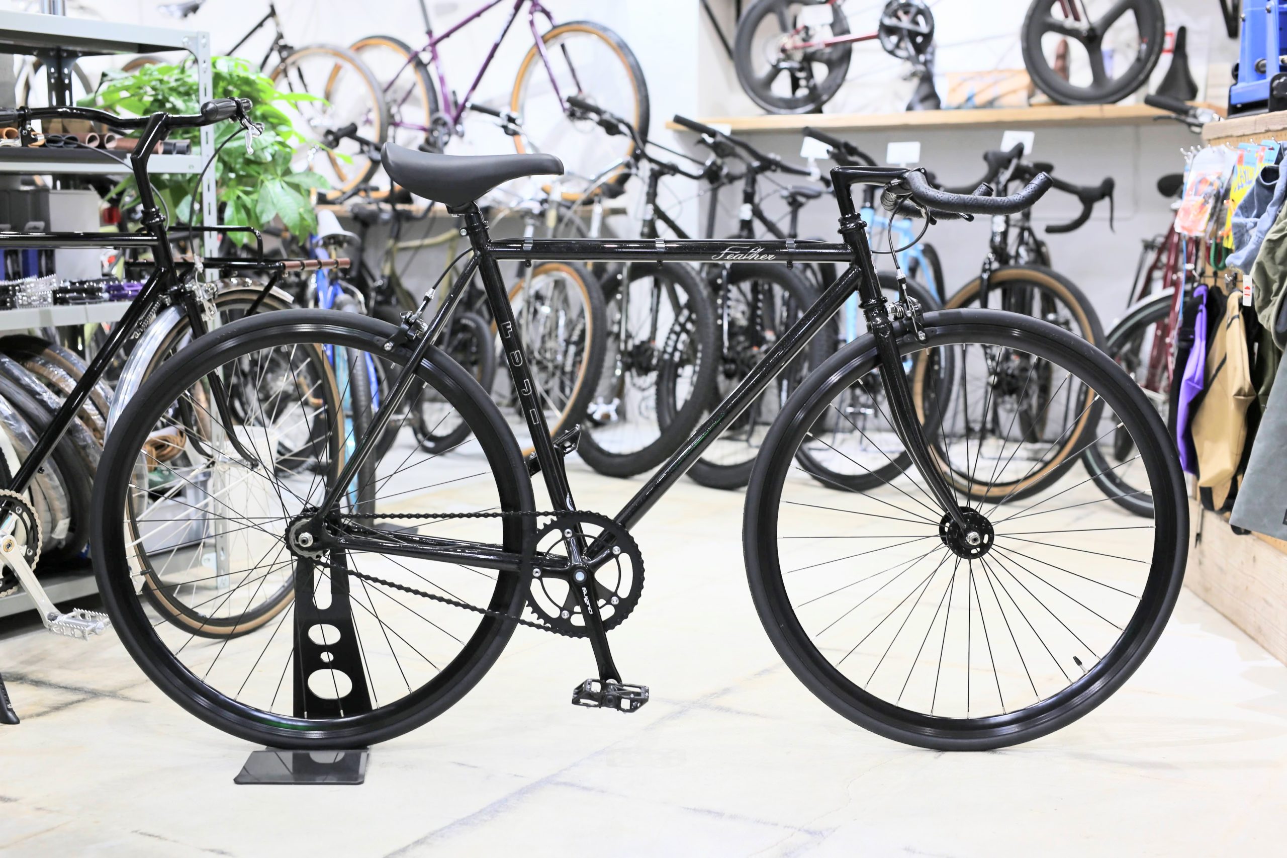 FUJI FEATHER – Glitter Black！ – velo life UNPEU 中津店