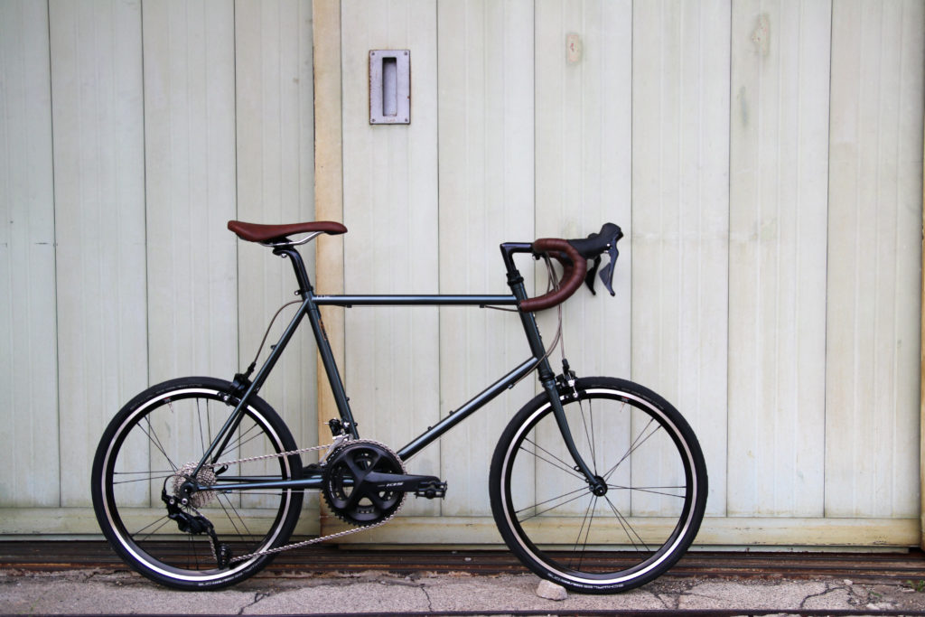 京都フレームビルダーが作る本格ミニベロロード、EBS Horizontal 451