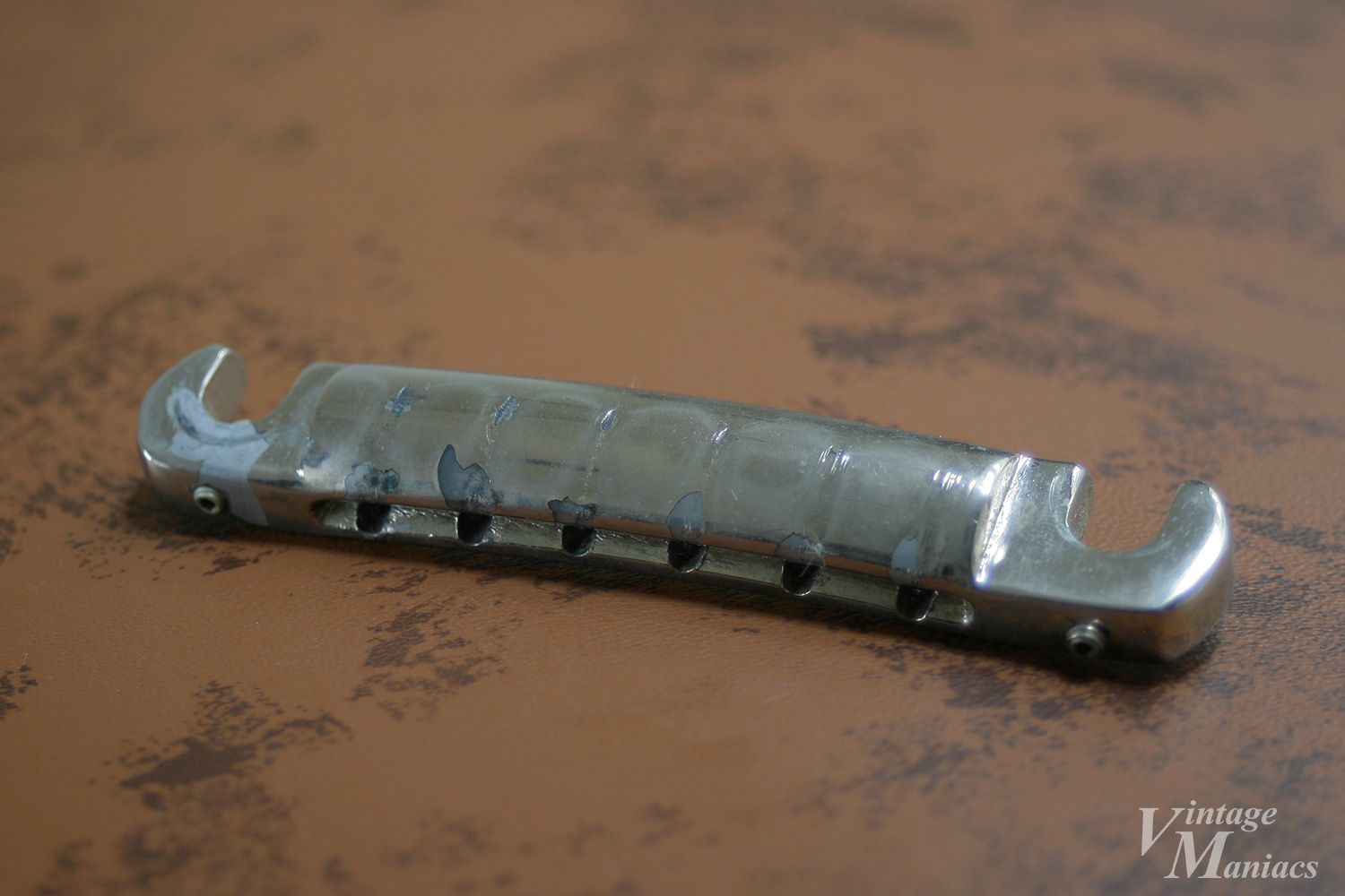 ギブソンのアルミテールピース - 機能美の頂点 | Vintage Maniacs