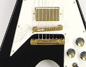 ジミヘン・フライングV - ショートヴァイブローラ搭載のマニア仕様