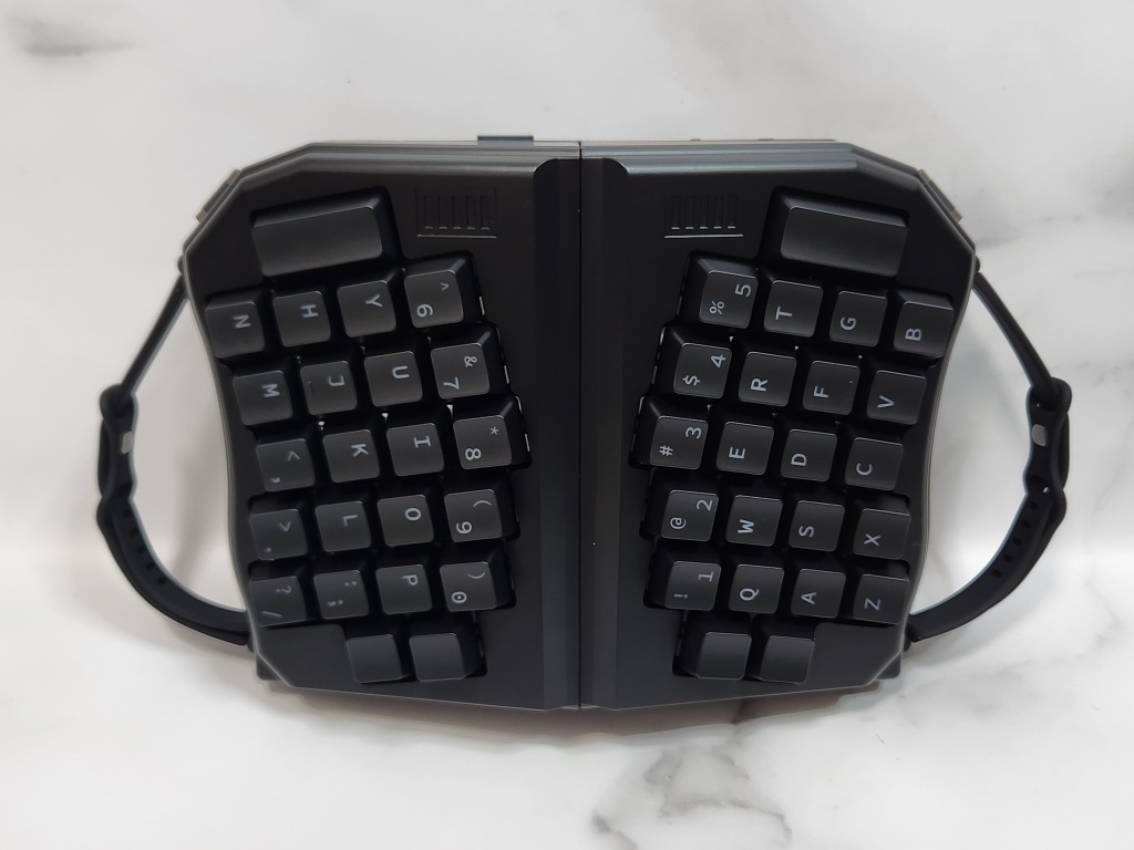 巷で噂の変形キーボード『GrabShell』レビュー！寝転がってPC作業