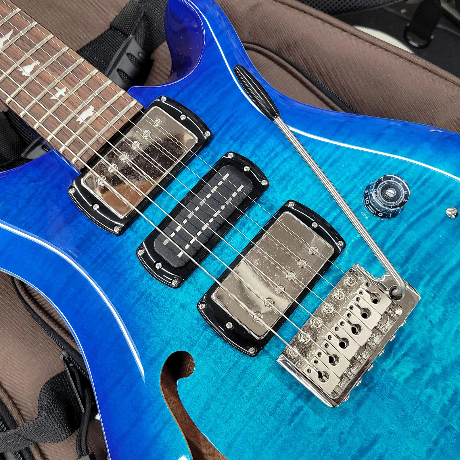 PRS SE Special Semi-Hollow with Gigbag 2025- Lake Blue - Victor Litz