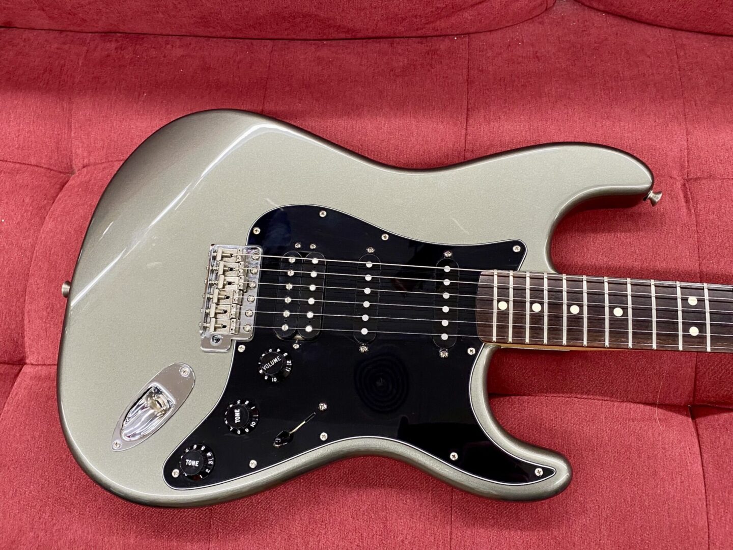 Fender Deluxe Strat HSS Electric Guitar 2001 - Pewter with Case