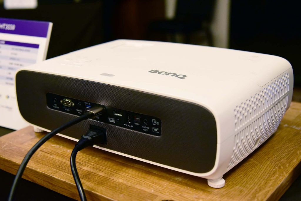 BenQ、独自の技術で色再現にこだわった短焦点4Kプロジェクター『HT3550