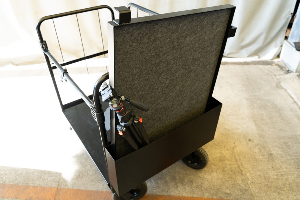 五常、搬入・搬出をひとりで完結可能な機材運搬台車「クロウディセット