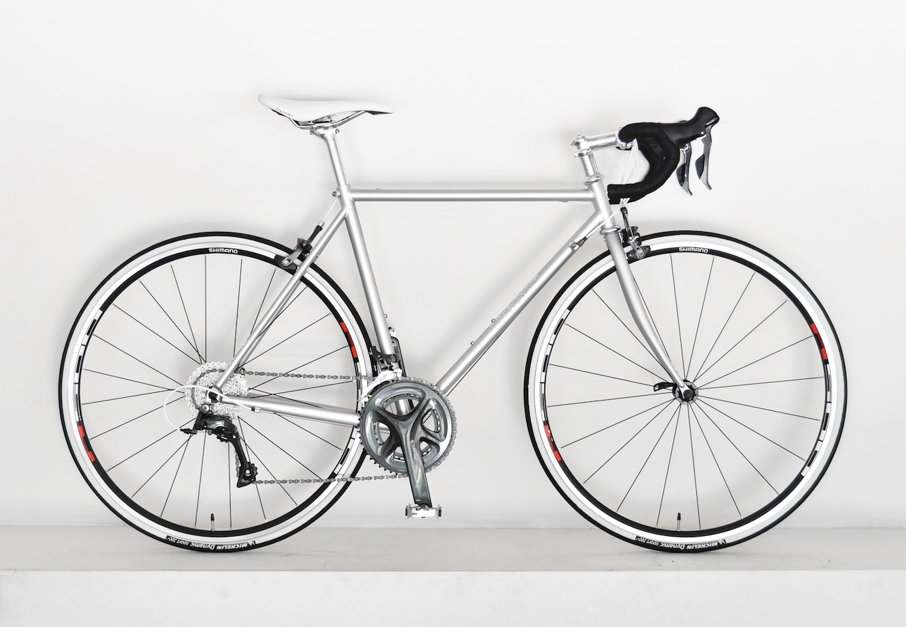 下町育ちさん専用 人気のビゴーレ。 ホワイト クロスバイク 赤色ペダル