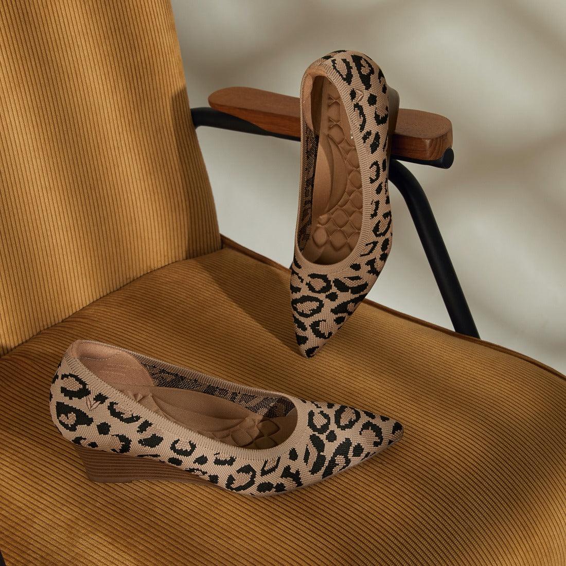 Aria Wedge Pro] ポインテッドトゥ ウェッジヒール パンプス – VIVAIA