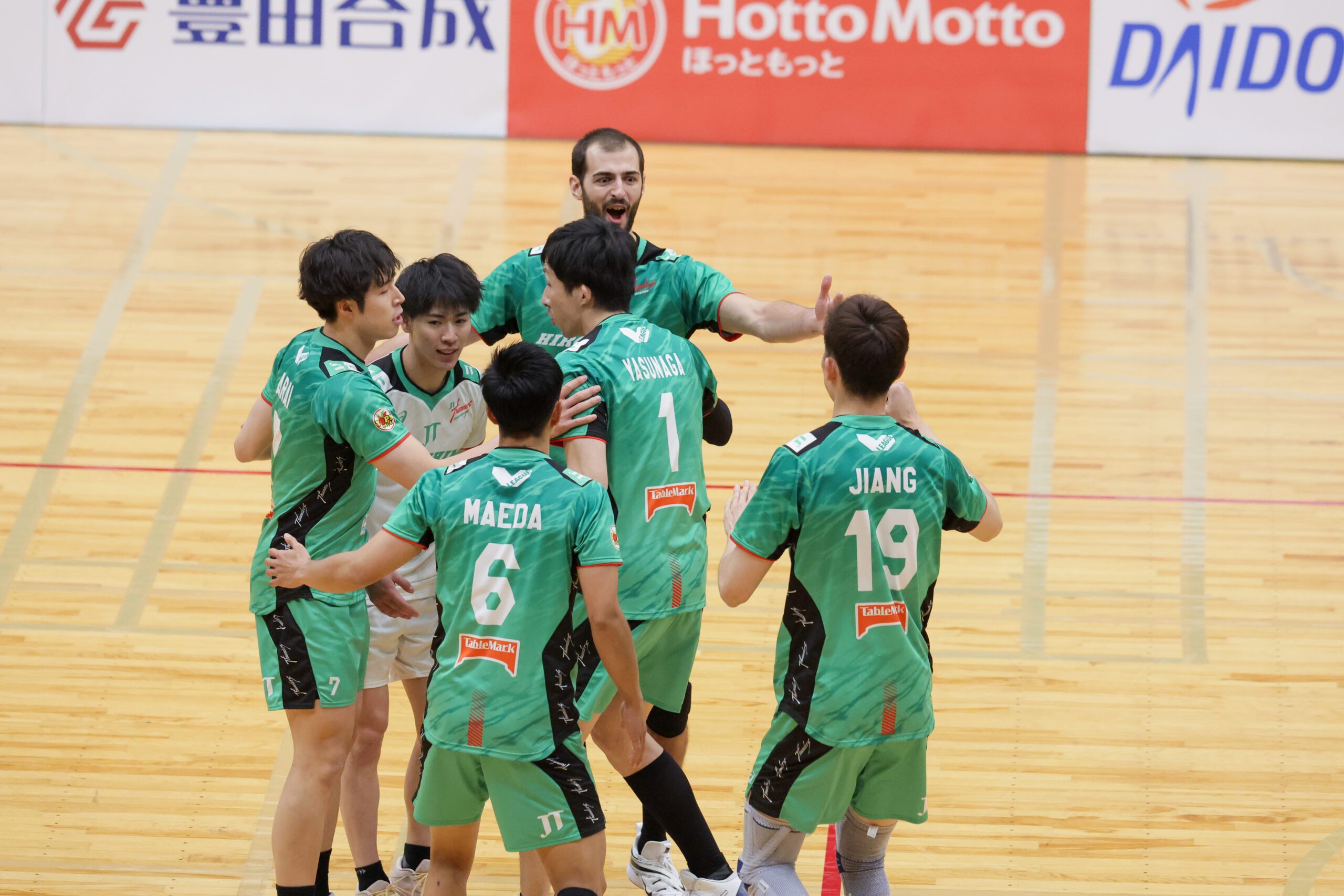 JTサンダーズ広島がユニフォームのリニューアルと背番号変更を発表