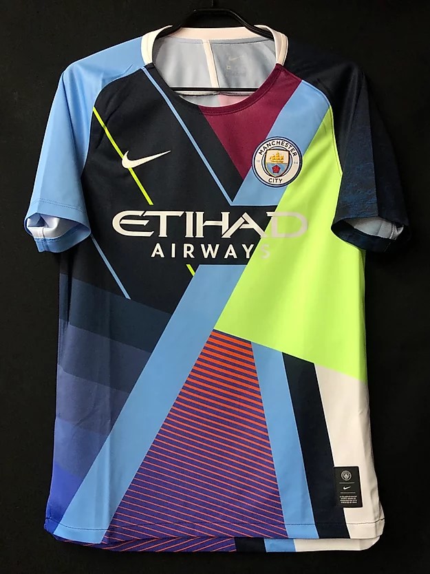 アートなデザインで大反響を呼んだマンチェスター・シティNIKE6周年