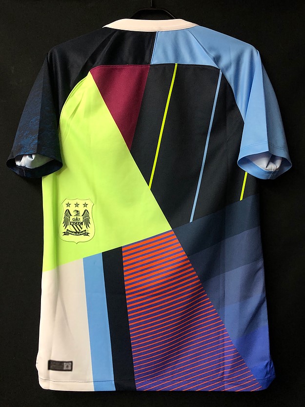 アートなデザインで大反響を呼んだマンチェスター・シティNIKE6周年