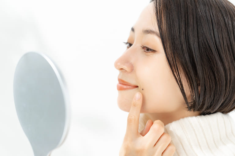 大阪】シミ取りとホクロ取りは同時に施術可能？取り放題プランっていい