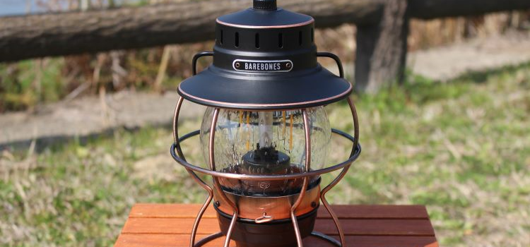 ベアボーンズ「レイルロードランタンLED」を徹底レビュー！使い方や