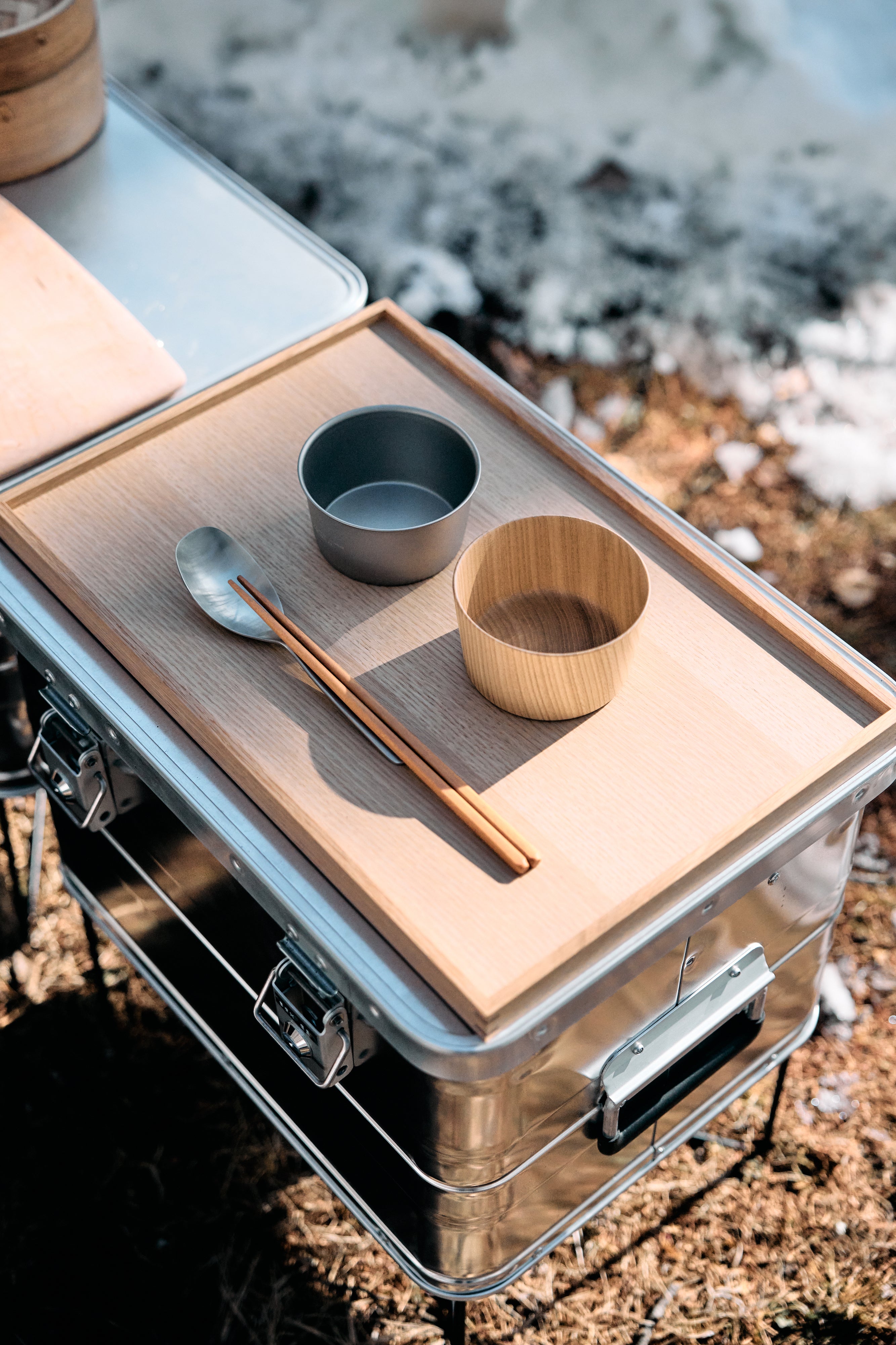 ワンダラウト ユニバーサルウッドトレイ スモール、チェアーの2点