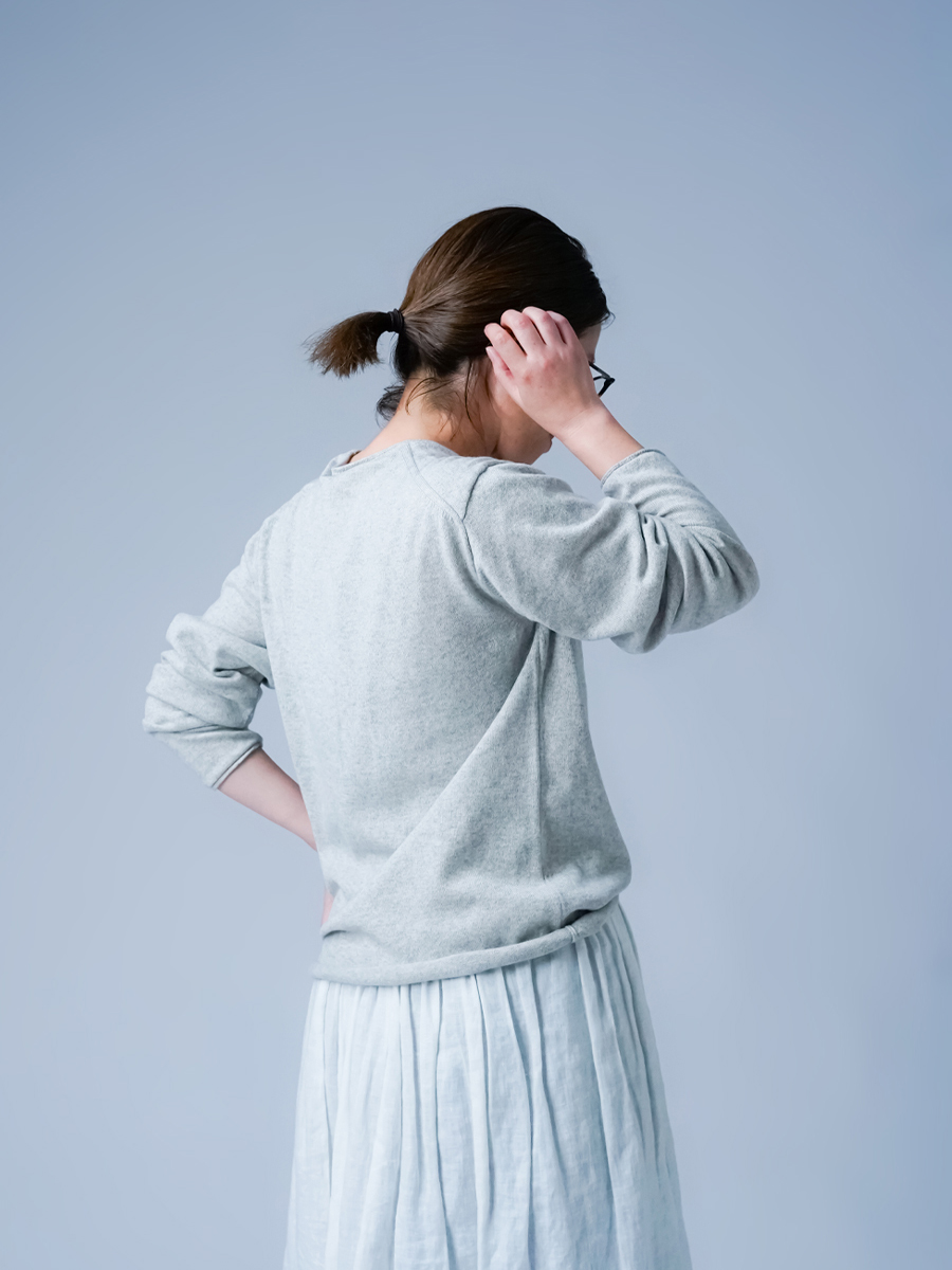 新感覚！カシミヤ70%×シルク30% 肌に優しいインナーセーター クルー