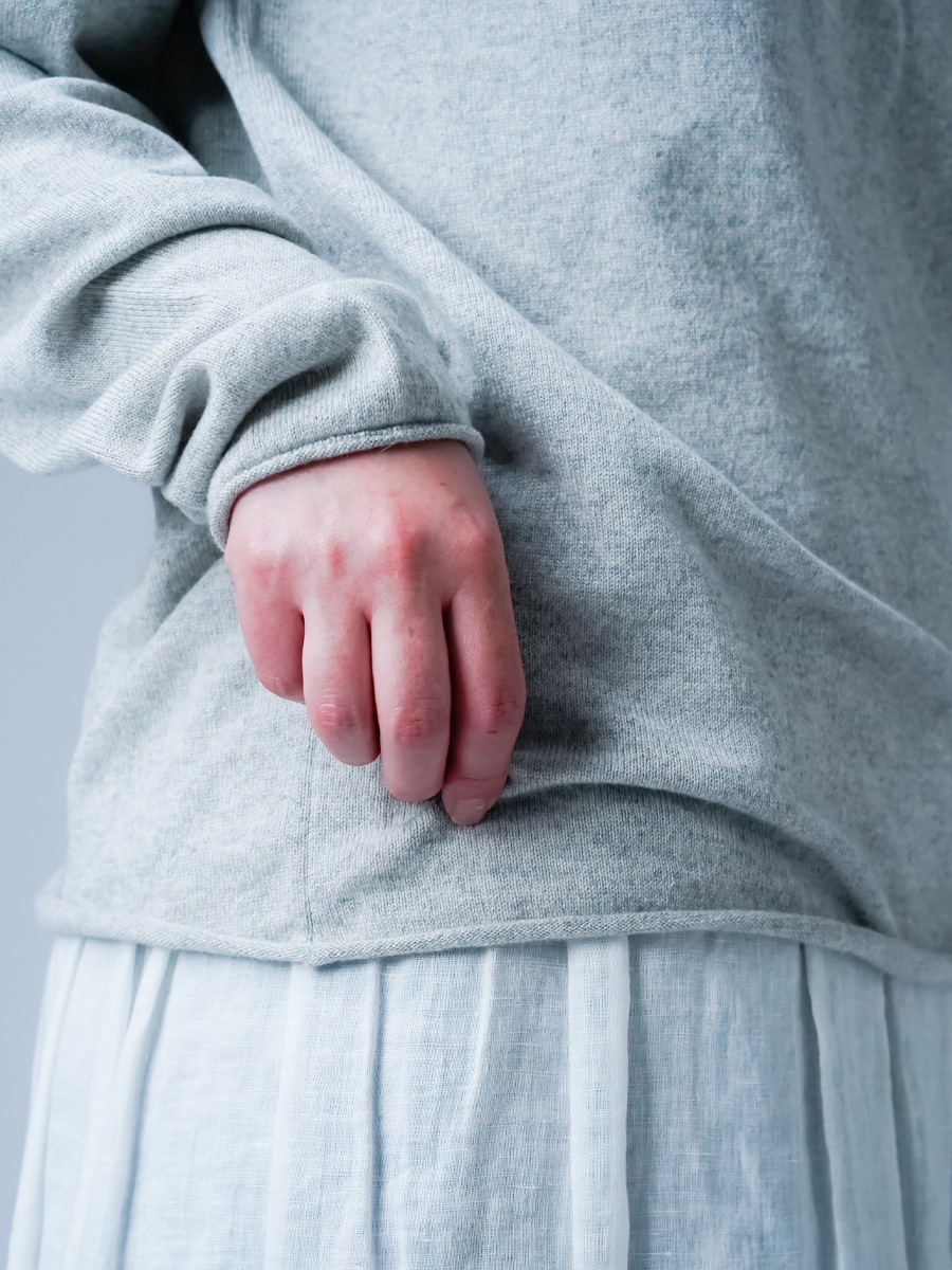 新感覚！カシミヤ70%×シルク30% 肌に優しいインナーセーター クルー