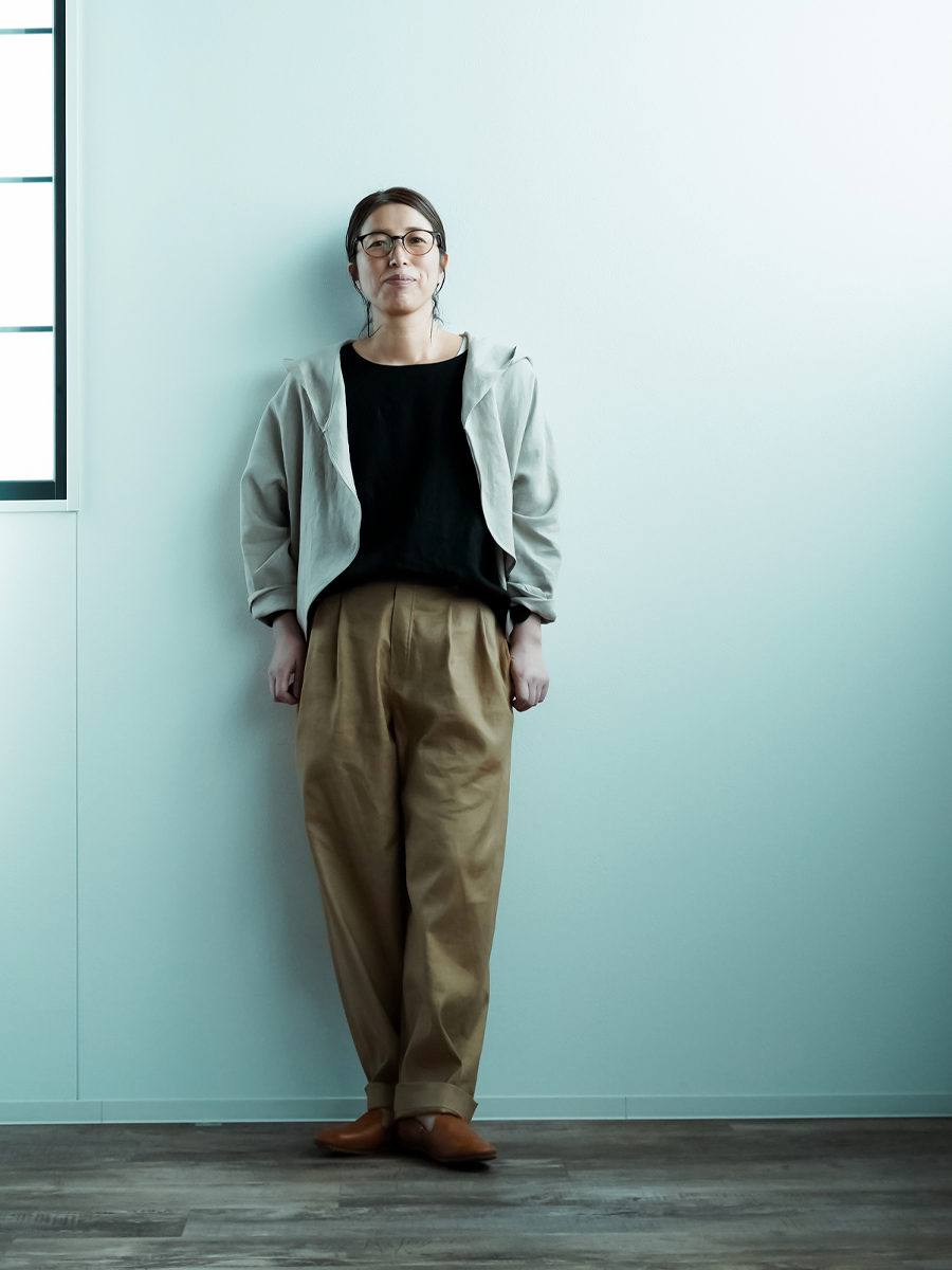 プレミアム】リネントップス 丸首 トップス 薄地 ／ ランプブラック