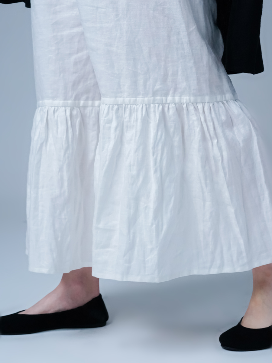 ペチパンツ】ふわり甘い、風揺れるティアード リネンパンツ ／ 白色