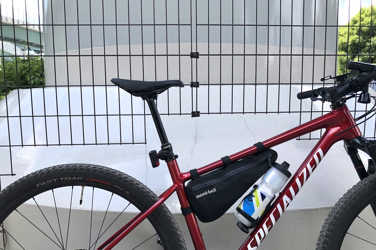 ドロッパーポストは街でも便利!?「SDG TELLIS DROPPER POST」 – Web