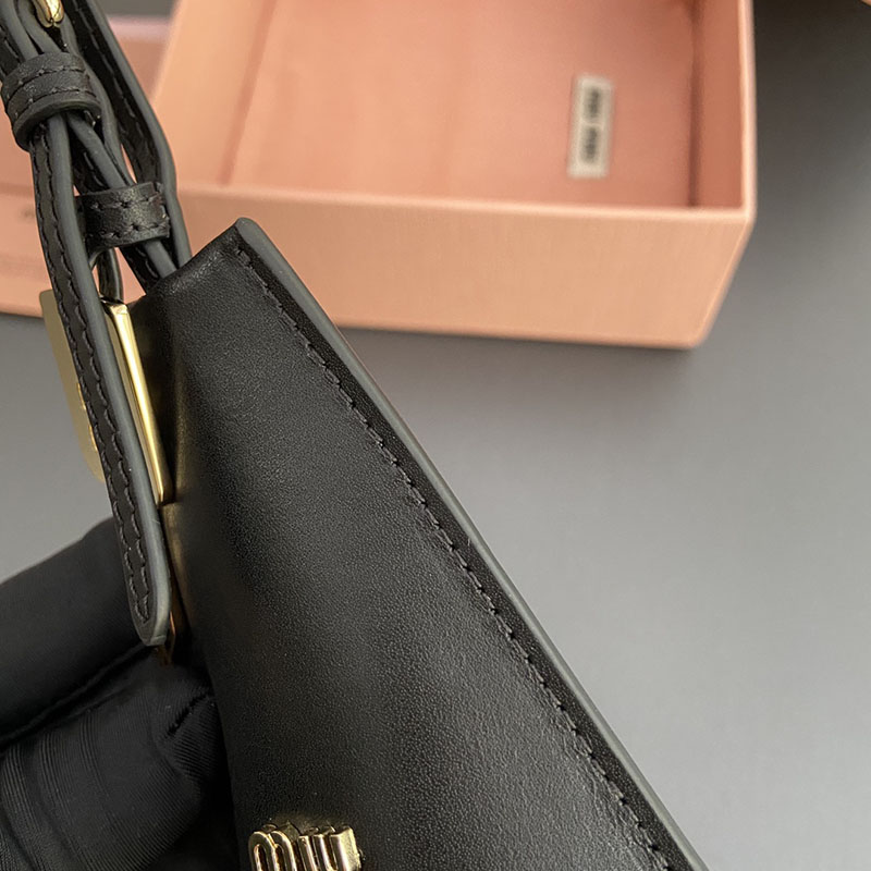 最高級MiuMiuスーパーコピー ミュウミュウキーホルダーコピー レザー