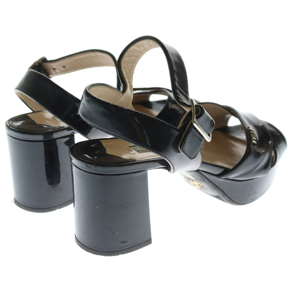 PRADA(プラダ) ロゴデザインプレート エナメル ストラップ ヒール