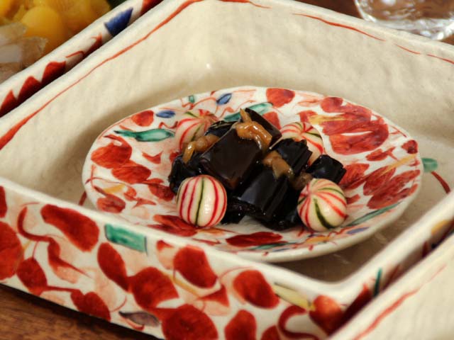 赤絵花舞重箱/陶器の重箱（3段） - 【おとなの和食器屋 さんすい通販