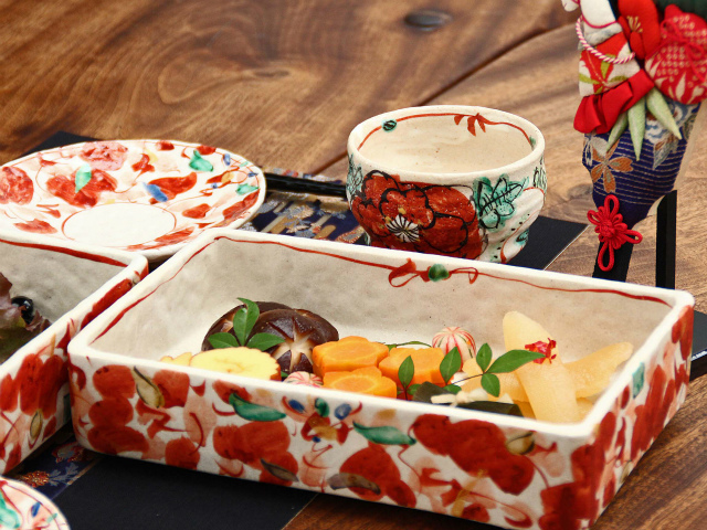 赤絵花舞重箱/陶器/長方形/2段 - 【おとなの和食器屋 さんすい通販本店】