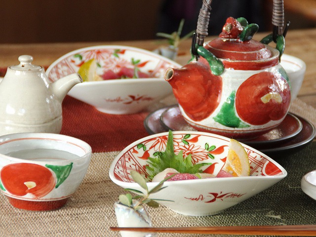 赤絵乳白磁草花紋たわみ浅小鉢【SANSUI】 - 【おとなの和食器屋