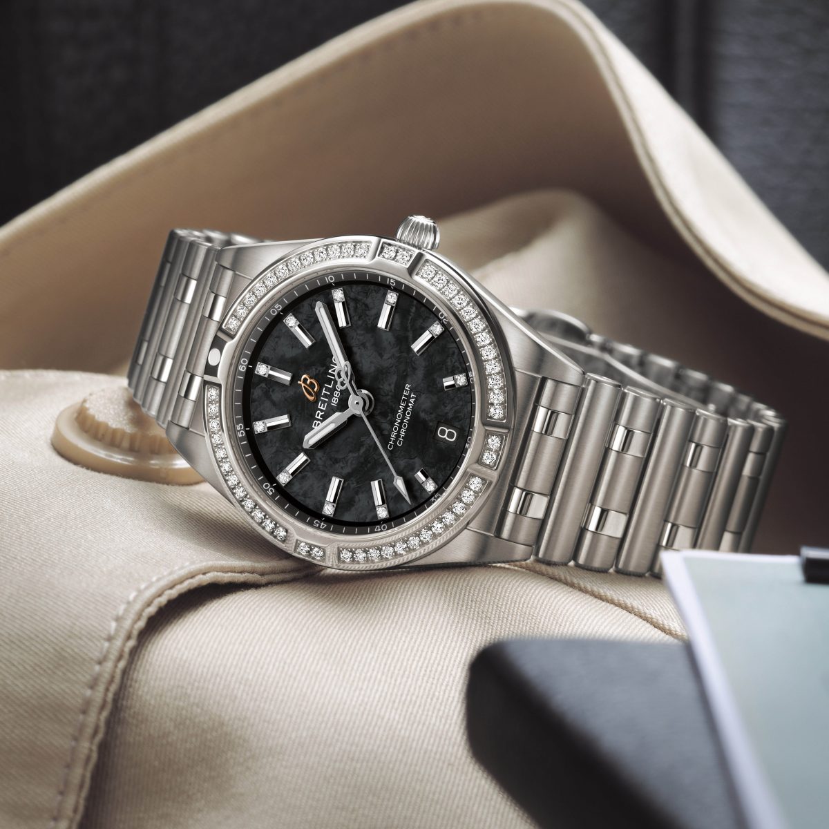 ブラック マザー オブ パールやダイヤモンドをセットした限定50本の