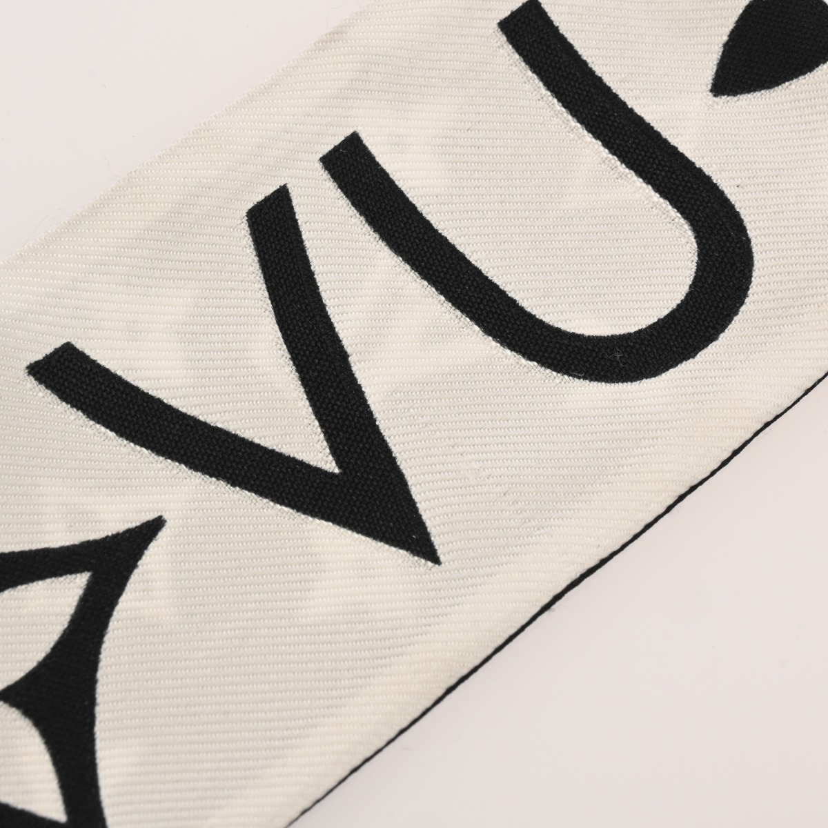 ルイヴィトン モノグラム バンドー インフィニティ ホワイト/ブラック