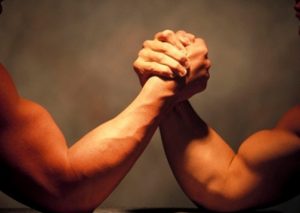 腕相撲に勝つ握力の鍛え方】まだ普通にハンドグリップを握ってるの