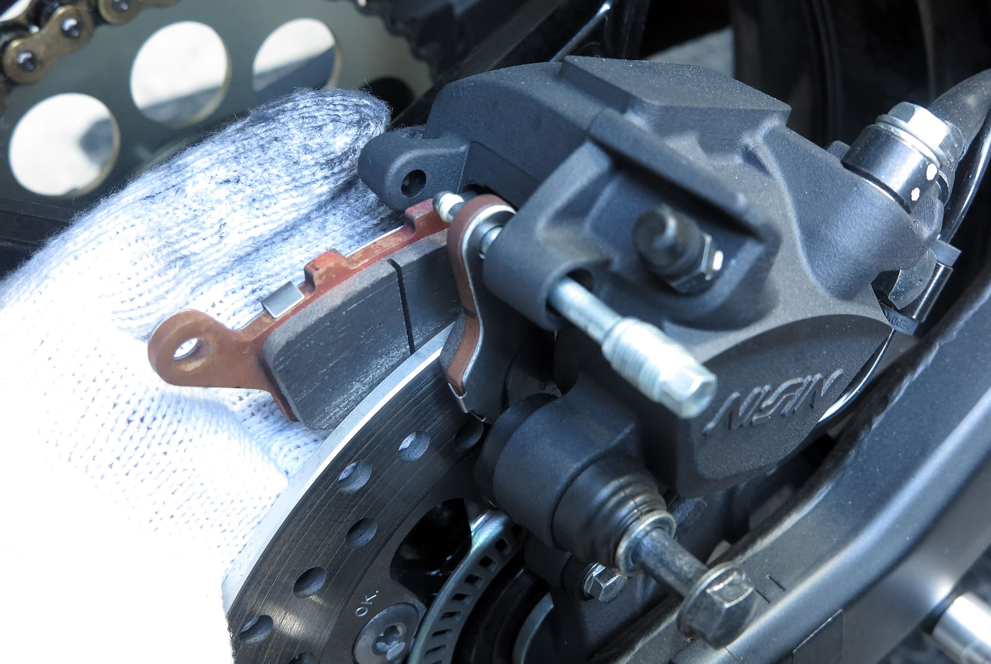 ZX-25R リアブレーキパッド交換