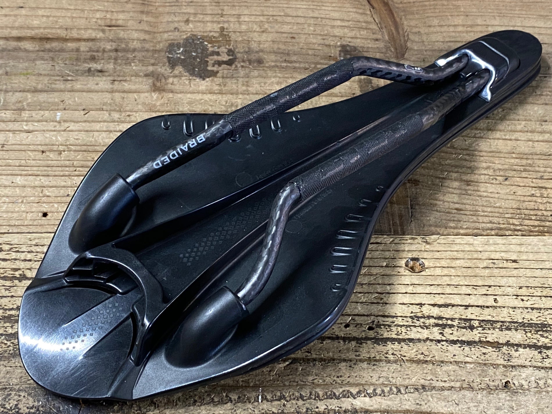 JP350 フィジーク fizik アリオネ ARIONE R1 REGULAR サドル 黒