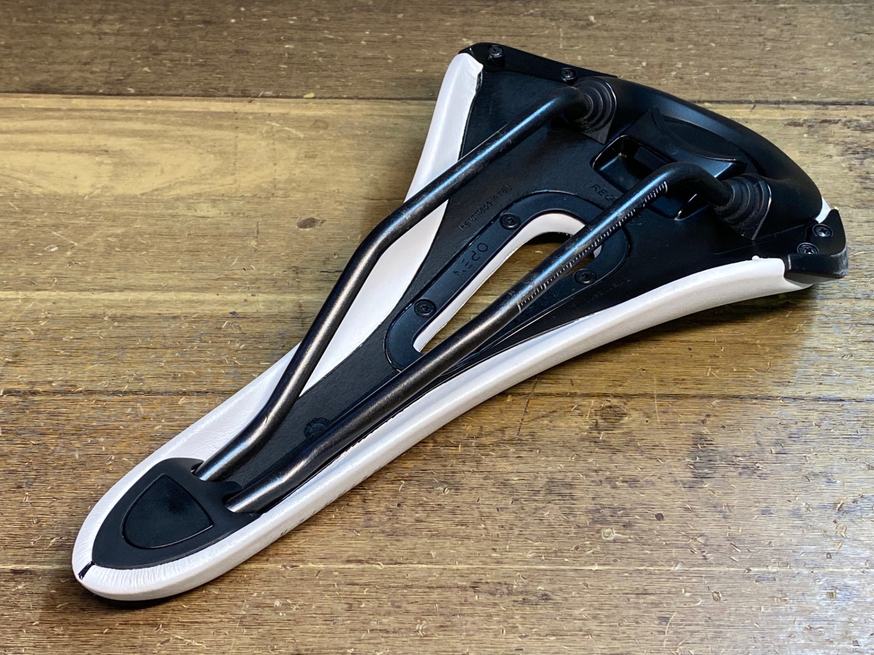 JO415 フィジーク fizik アリアンテ ALIANTE R3 OPEN サドル Kium