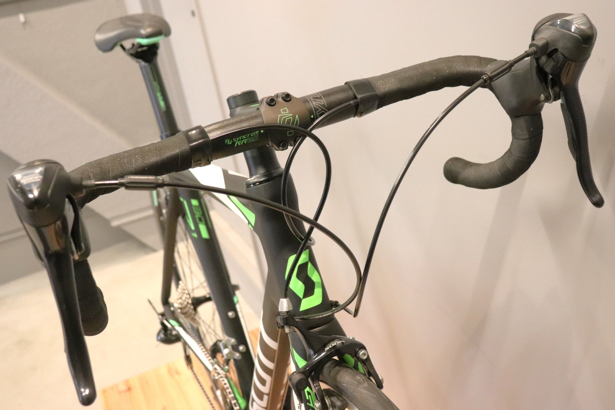 スコット SCOTT CR1 30 2016モデル Mサイズ シマノ ソラ 3500 9S