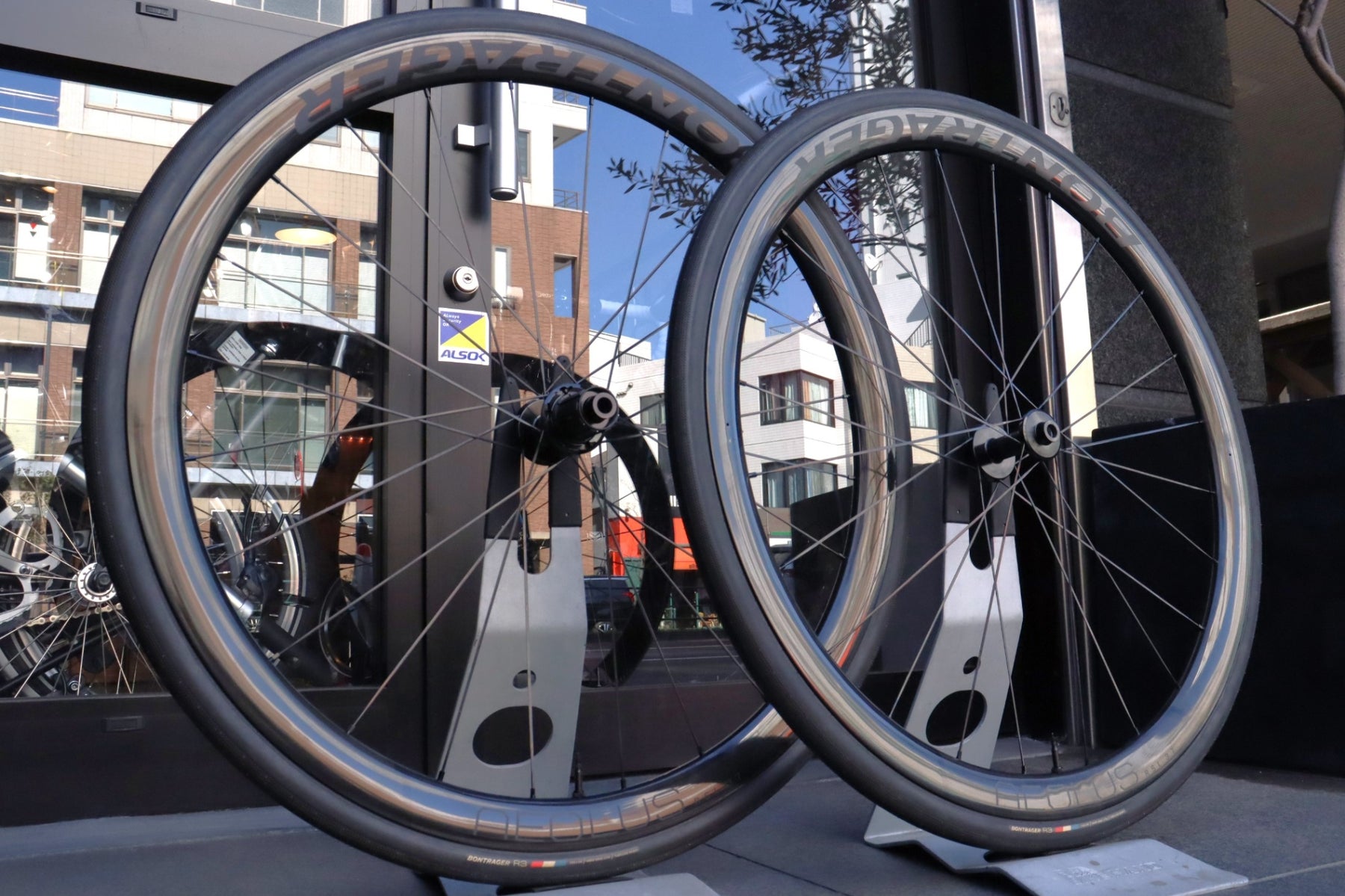 ボントレガー BONTRAGER アイオロス AEOLUS RSL 37 TLR カーボン