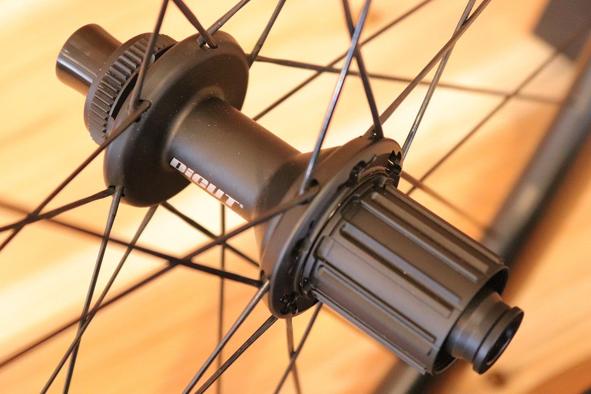 DT SWISS ARC 1100 DICUT 62 DB 240ハブ カーボン チューブレス DISC