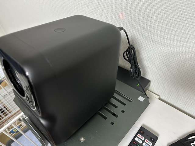 Netflix認定Linux OS搭載「WANBO TT Projector」が小型でネイティブ