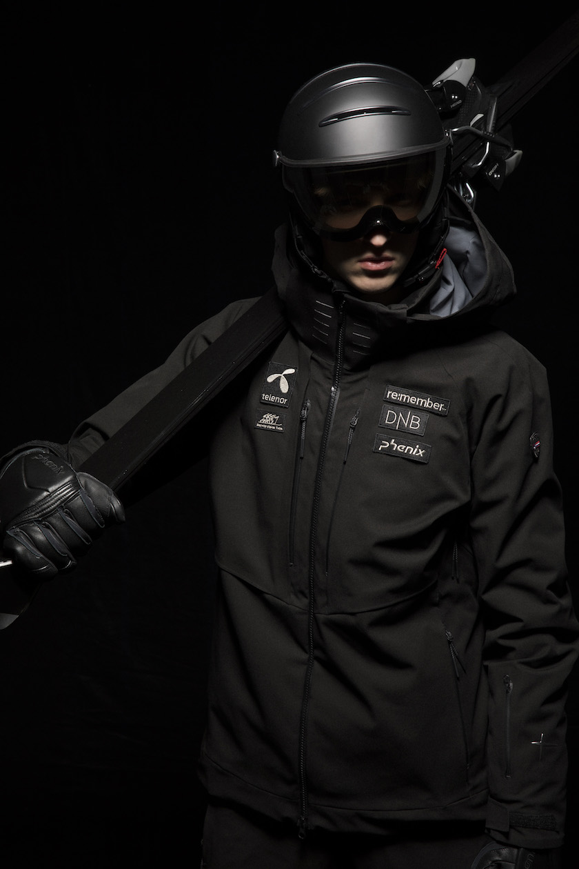 今度のフェニックスは、白と黒。シャープなハイエンドスノーウエア続々