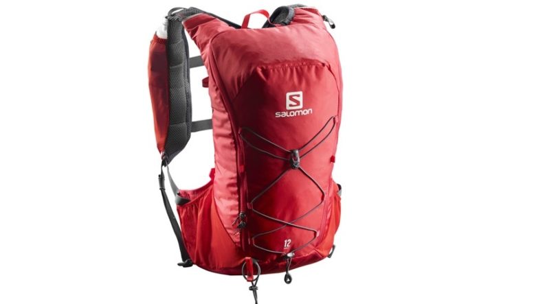 バックパックを“着る”感覚。サロモンから新ベストパックが3サイズで