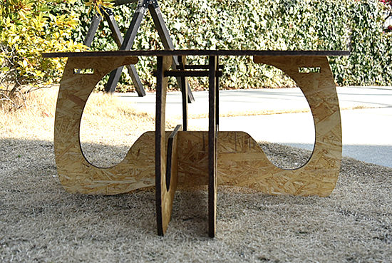 奈良「ヨセミテ」が放つ、おしゃれアウトドアなウッド円卓が秀逸