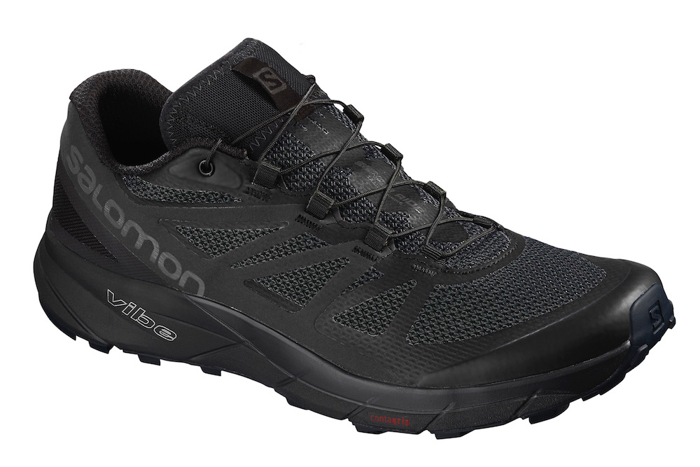 オールブラックになって街履きにも最適なサロモンのゴアテックス採用